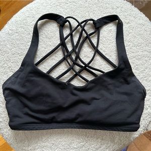 Lululemon Free to Be Wild in black size 4